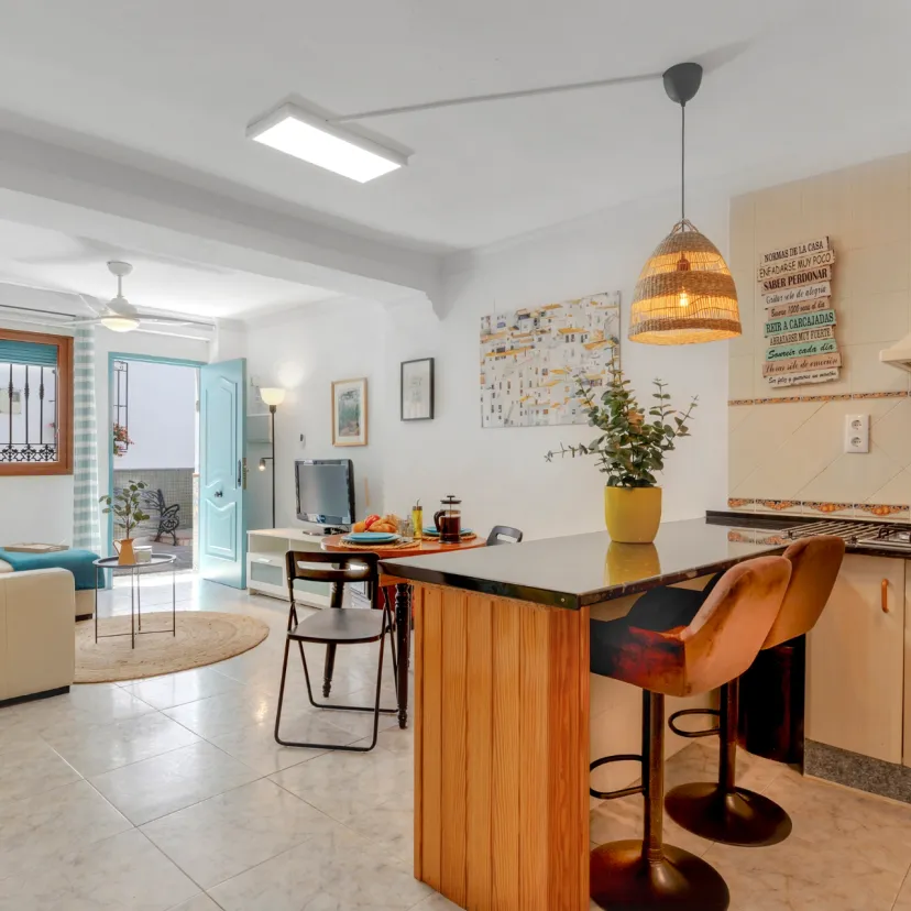 The livingroom from Apartamento Níspero seen from the kitchen side