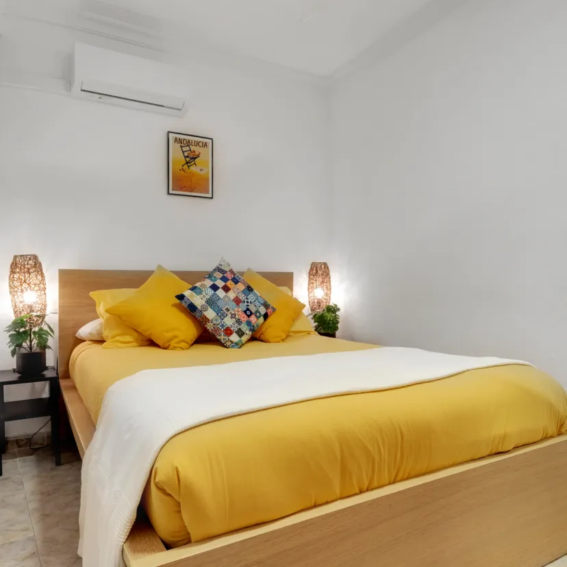 The cozy bedroom of Apartamento Níspero