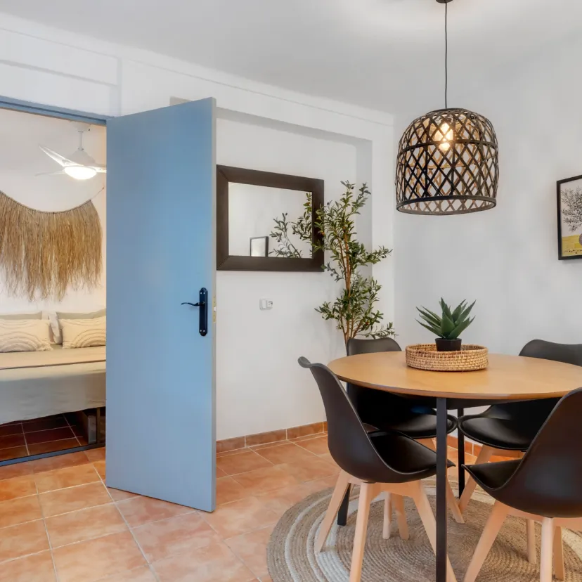 The dining area of Apartamento Olivo